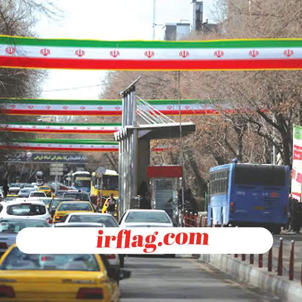 پرچم طاقه ایران نصب شده در خیابان