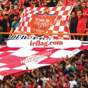 پرچم ورزشی باشگاه پرسپولیس در ورزشگاه