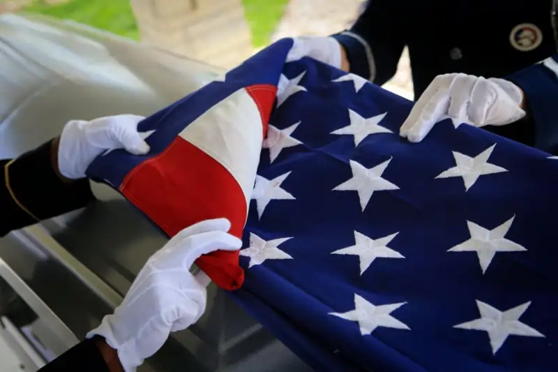 یادبود پرچم آمریکا به کشته شدگان این کشور